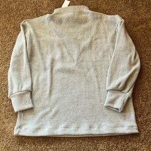 LOFT. LIGHT GRAY MOCK NECK SWEATER. SIZE LARGE. NWT